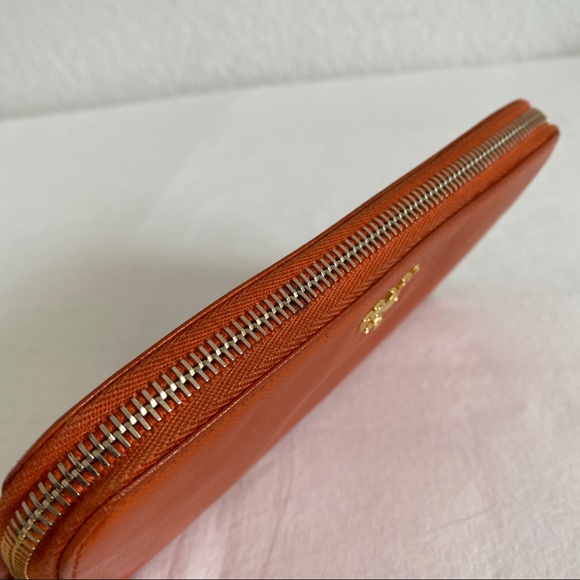 Prada zip around wallet - Picture 4 of 14